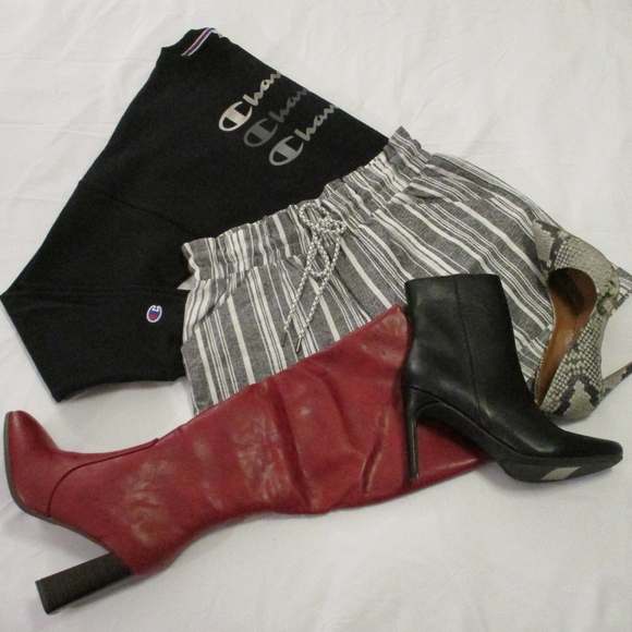 BLACK SWEATSHIRT – TRIPLE NAME BRAND SPARKLE LOGO – M – NWT - Picture 4 of 12